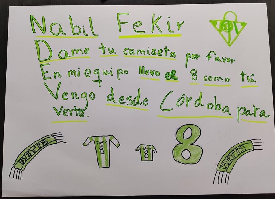 miguecerro's tweet photo. Esta noche en el #RealBetisCelta irá a verte un niño al que le encantas @NabilFekir.Si le das tu camiseta le harás muy feliz pero si no puede ser al menos le encantaría saludarte.Solo tienes que buscar esta pancarta. @Silviaverdec y @elchiringuitotv echadnos una mano.@RealBetis https://t.co/7iwP2vMMQe