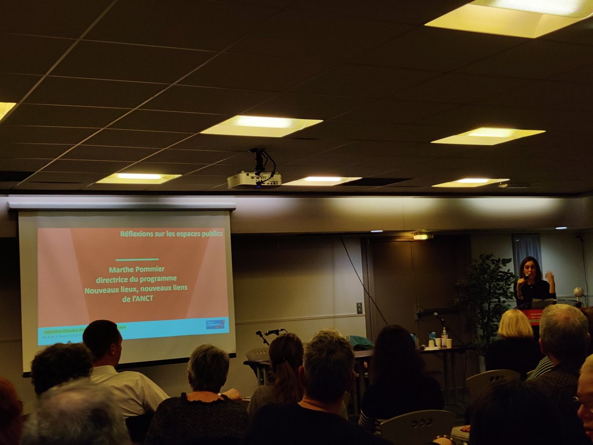 Question des nouveaux lieux et des nouveaux liens : qu'en est-il des tiers-lieux, des amicales laïques, des associations ?
Etat des lieux et réflexions sur les nouvelles pratiques sans oublier l'existant et nos associations actuelles avec Marthe Pommié aux JERF de @weblaligue