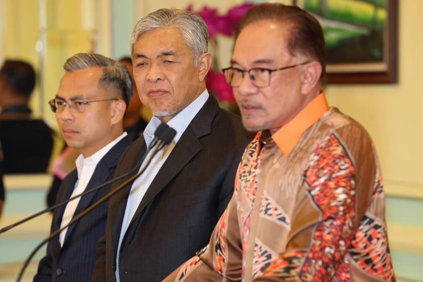 DrZahidHamidi's tweet photo. Mesyuarat Jemaah Menteri telah membincangkan banyak perkara dan antara lainnya adalah langkah-langkah baharu bagi memperkasa Pendidikan Teknikal dan Latihan Vokasional (TVET). https://t.co/1p4uha6GPz
