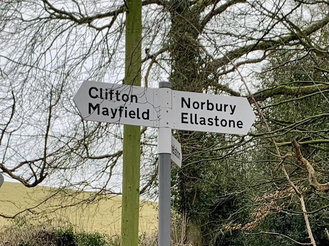 Why does this road sign sound like a boxing match line-up?
