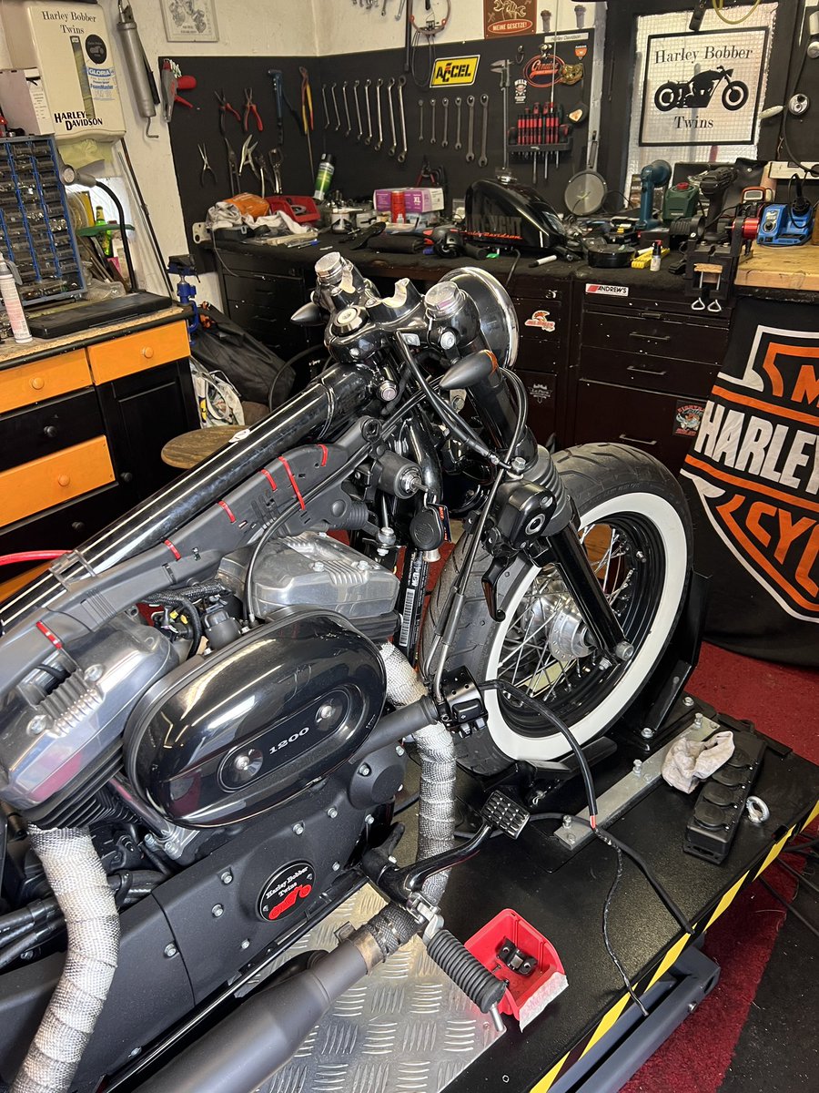 Mein Blinker wurde repariert und die Forty Eight bekommt den Lenker schwarz✌️✌️✌️