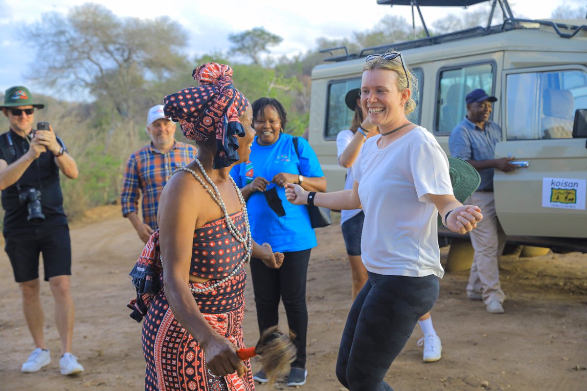 magicalkenya's tweet image. Content creators savor first-hand the taste of Kenyan culture - song and dance to wrap up their unique experience at @Tsavo while enjoying  a sundowner in the heart of the park.         #RaiseOurGame
#MagicalKenya
#RediscoverTheMagic