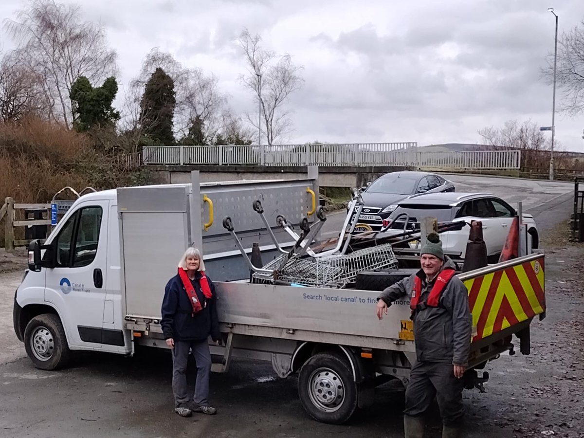 A lot of rubbish pulled out of the Canal from our Foulridge group today, all from one bridge in Barnoldswick! Well done team, this should make things nicer for our boaters and the local wildlife!

#volunteerbywater