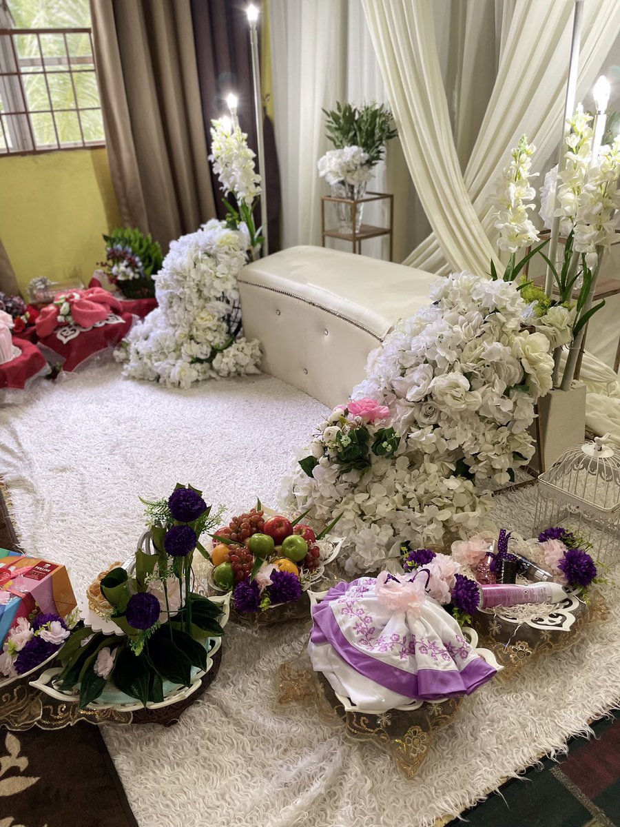AFirdaus27's tweet photo. Thanks kpda yg sponsor “plamin,hantaran and etc untk majlis pertunangan kami.. semoga allah membalas budi kalian semua..amin🤲🏻.. 💍one step closer https://t.co/BejD1TBTjF
