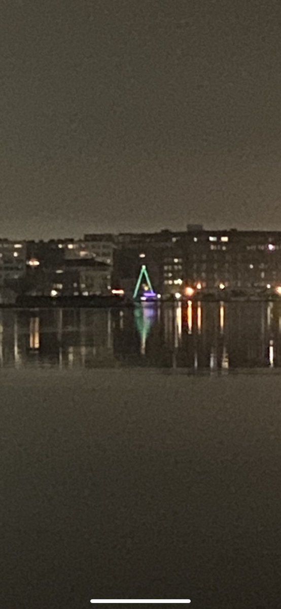 amadna's tweet photo. @paulbdewolfe Did you have a line-of-sight on our sailboat Christmas tree in Fells when it was lit?
Thank you for sharing your gorgeous view. https://t.co/YlbV79ZQdI