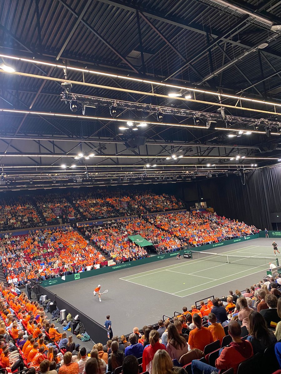 Vandaag is het zover. Davis Cup in Martiniplaza. De tribunes zitten vol, de sfeer is fantastisch. TeamNL, go go go! 🧡💪 #daviscup #martiniplaza #toptennis #knltb #groningen @knltbtoptennis