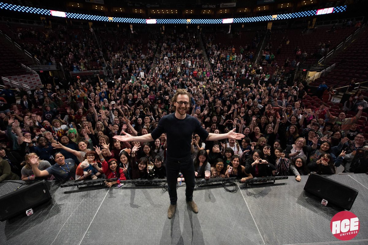 Debsloth1's tweet photo. Lotta Hiddlestoners in this pic!
#SocialConnectionSaturday
#TomsSpiritWeek
#TSW2023
#TomHiddleston https://t.co/6ma8GD36nD