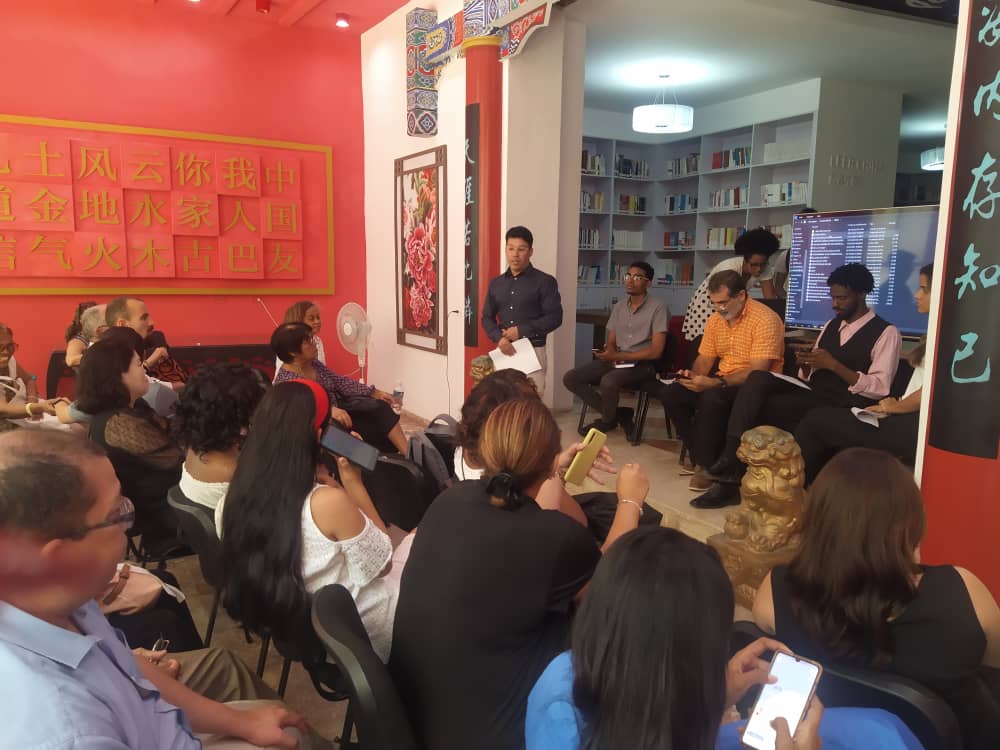 GeaoAyO's tweet photo. #Ayer,  en el Instituto Confucio de la UH,🏛️ durante el VII Congreso de la Sección Cubana  de @ALADAA,🌐realizamos el Lanzamiento oficial🤩 de nuestro Boletín Informativo🗞sobre Asia y Oceanía🌏.

#GEAOEnTiempoReal https://t.co/fu1RcpQBDo