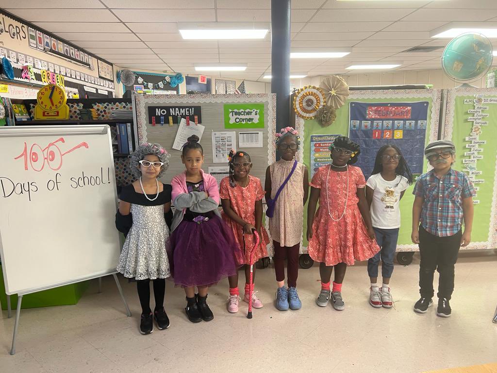 KelseyLPharrES's tweet photo. We spotted a lot of 100 Year Olds at school yesterday π. Our cougars are officially 100 days smarter π€! π #OneTeamOneDream #BringingourAgame #KLProcks @suptDotres @mdcpscommunity @miamischools @drdbmindingall @MDCPSCentral https://t.co/Lb87cmAM1H