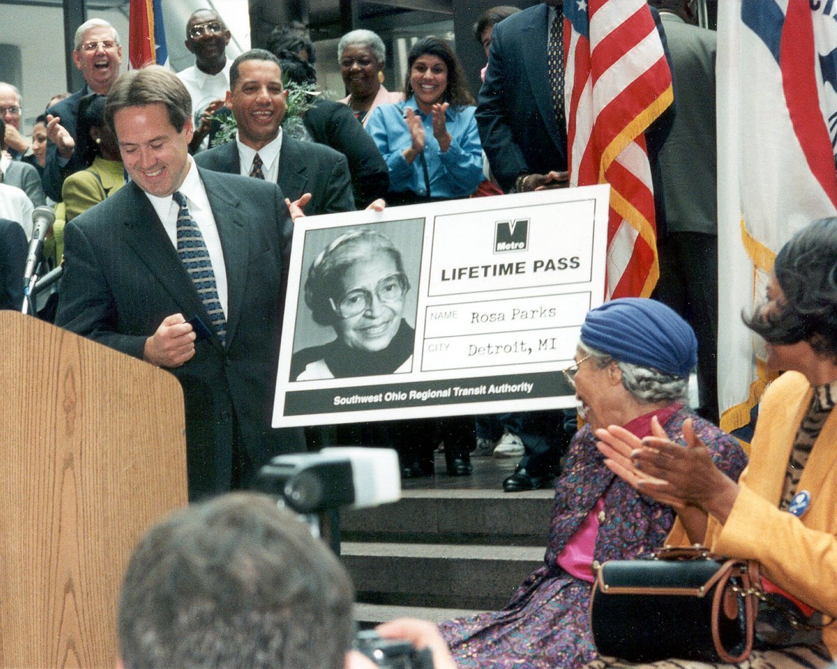 cincinnatimetro's tweet photo. Happy Birthday to Rosa Parks, who would have been 110 today.
In 1999, then-Metro CEO Paul Jablonski honored Ms. Parks with a "Lifetime Metro Bus Pass" to commemorate her role in the Montgomery Bus Boycott of 1955 and the Civil Rights MovementBlackHistoryMonth #50YearsofMetro https://t.co/sUwuvyXZ0c