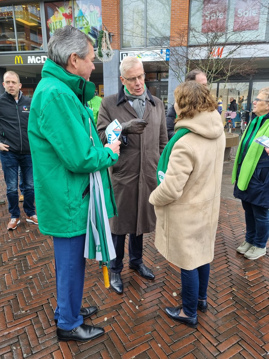 JCSalverda's tweet photo. Vanmorgen bij de start van de campagne voor de Provinciale Staten verkiezingen Zuid-Holland en oa het Hoogheemraadschap Rijnland in Alphen aan den Rijn. https://t.co/wVYkjeepNZ
