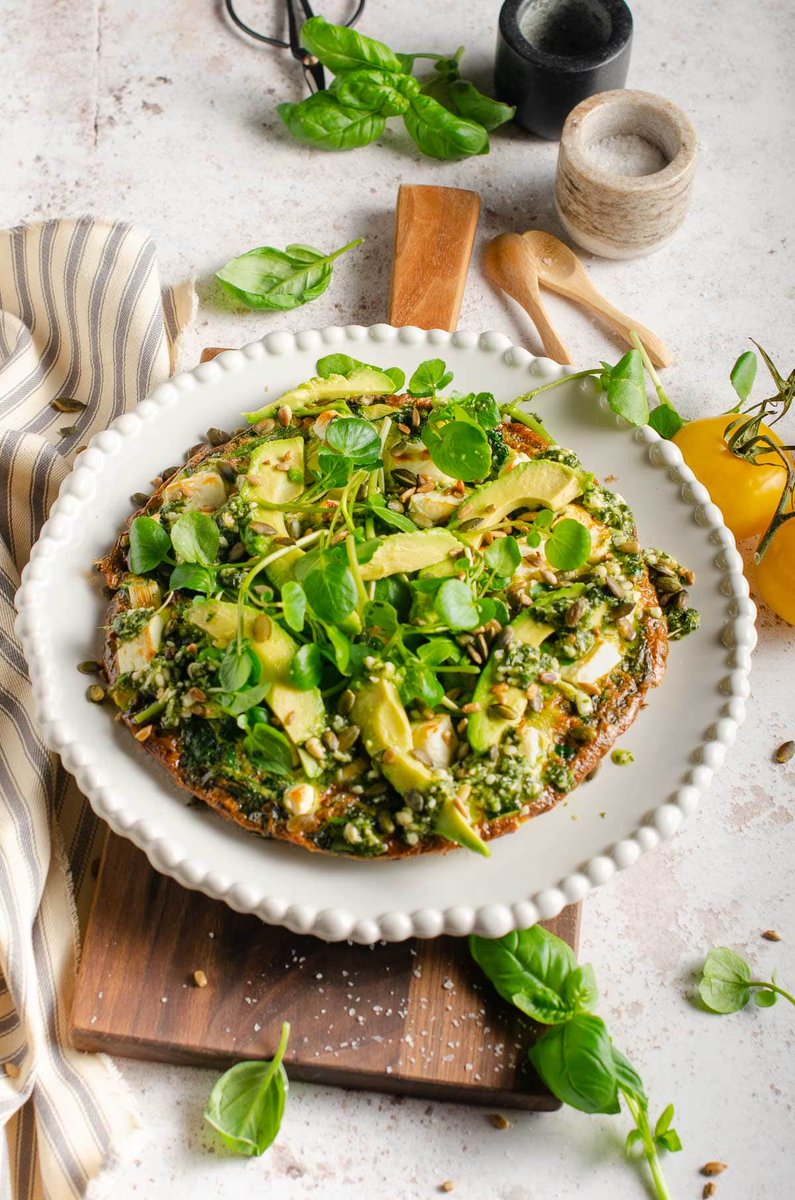 It was time to update some old photos and a good chance to devour this delicious green omelette! A healthy and simple omelette packed full of green vegetables and herbs and the salty hit of feta.

lostinfood.co.uk/quick-healthy-…