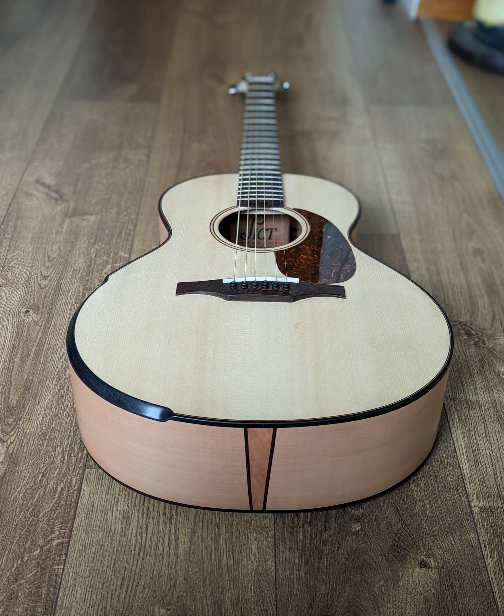 Giant Guitars ᚦ on Twitter "Any acoustic guitar fans out there? My