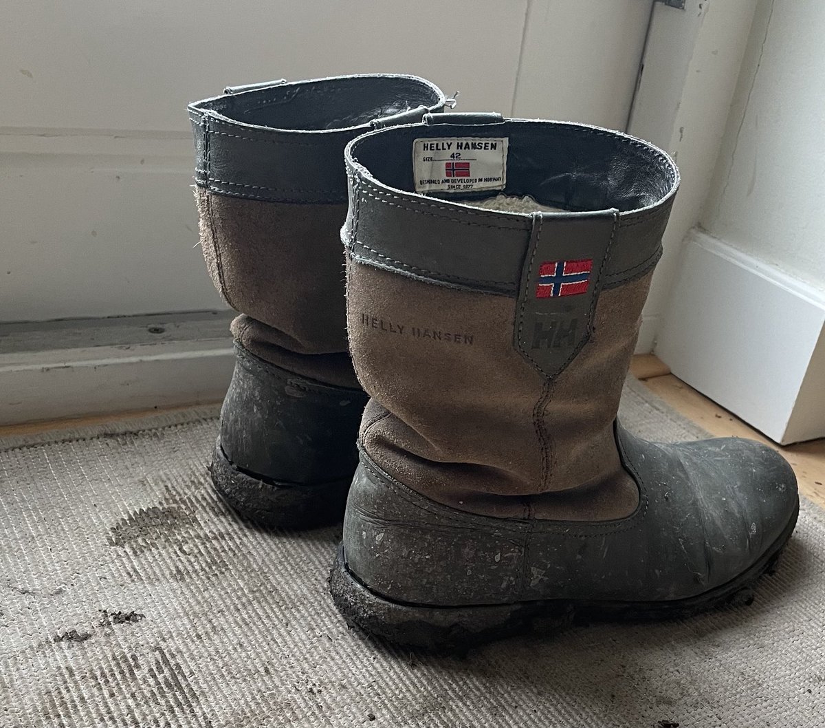 jeroen_obdam's tweet image. Ondertussen, weer lekker met de #poten in de #modder in de #kantoortuin …