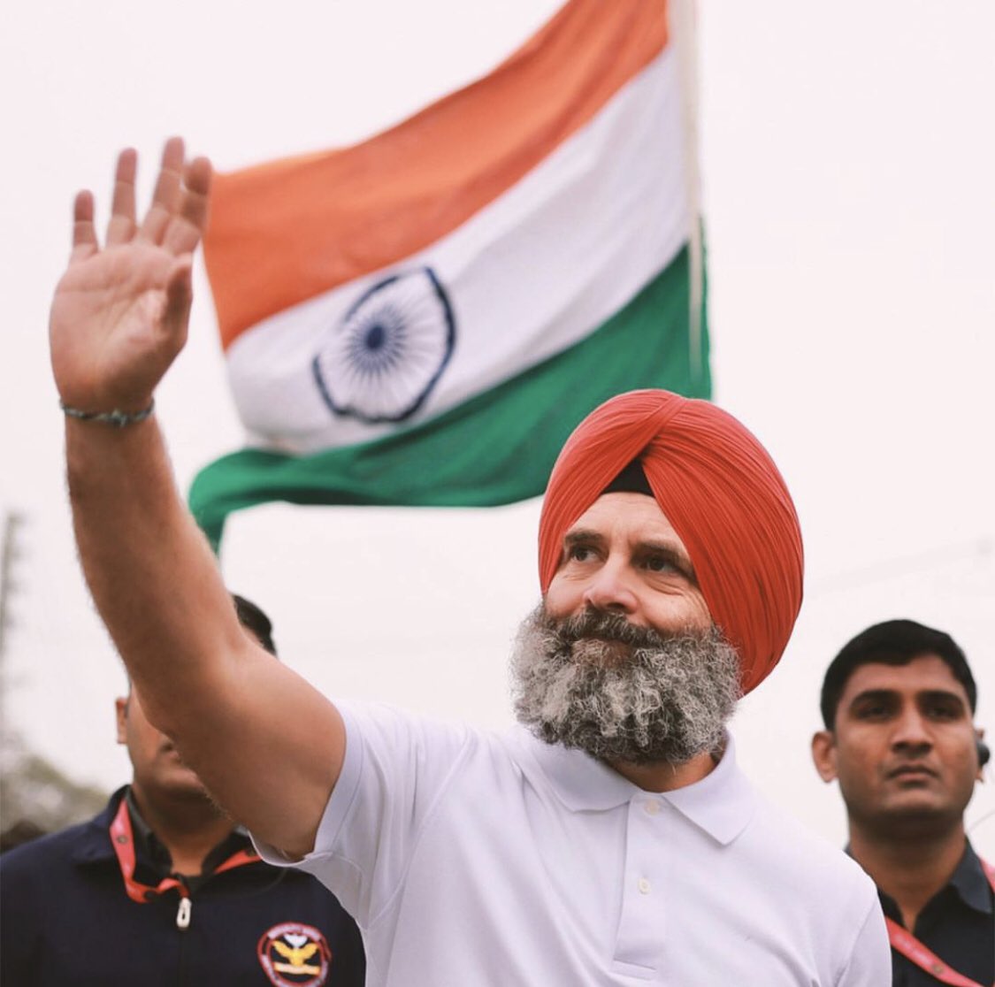 अडानी पर सही थे 
कोरोना पर सही थे
चीन पर सही थे
बैंक के भगोड़ों पर सही थे

<a href="/RahulGandhi/">Rahul Gandhi</a> जी 'कल' भी सही थे.. 'आज' भी सही हैं... एक मौका दो..देश के लिए वो 'कल' भी सही होंगे।

x.com/i/spaces/1jMJg…