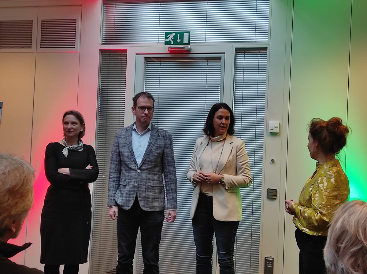 Linkse landbouw,bestaat dat? Nou en of! Linkse landbouw gaat over een echt perspectief voor voedsel, voor boeren, voor natuur, voor water- en bodemkwaliteit, voor gezond eten en voor consumenten. Landbouw is te belangrijk om aan rechts over te laten! @LauraBromet <a href="/andrehoogendijk/">André Hoogendijk</a>