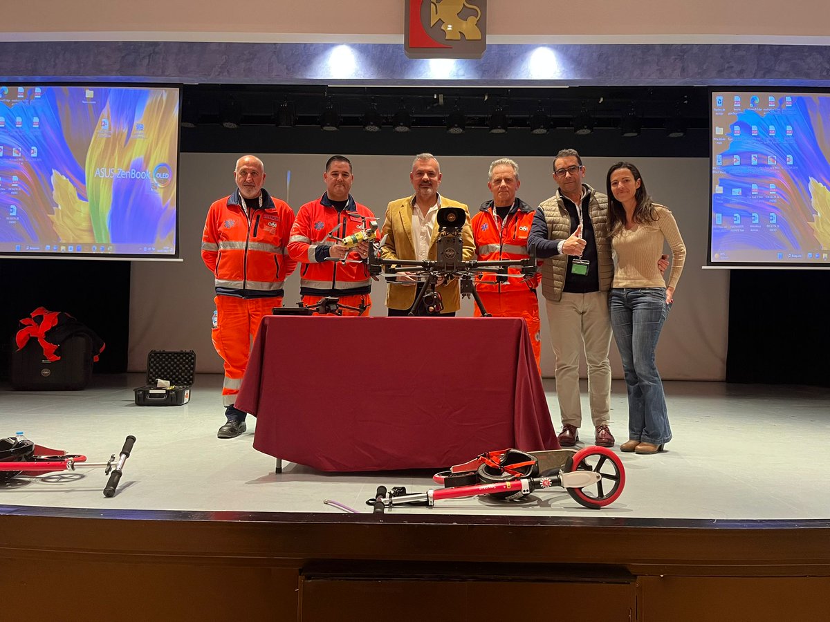 HcrCordoba's tweet photo. Presentación del Dron ambulancia 🚑
@061Cordoba 
#Vmesdelcorazon https://t.co/87jNrHkKC7