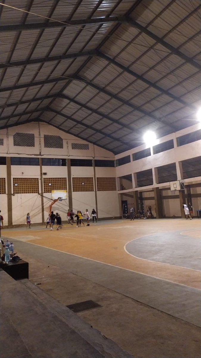 jembercoret's tweet photo. Malem mingguku... Ngeterno anak wedok basket. Ben mengko lek de'e wes gedi gak kebiasaan metu malmingan karo pacare 😣😣😣 https://t.co/AcEk1FZFcG