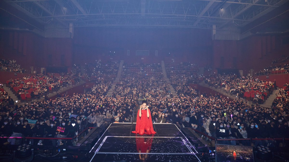 CjesMusic's tweet photo. ๊ฑฐ๋ฏธ 20์ฃผ๋
์ฝ์ํธ #BEORIGIN in ์์ธ
ํ ์์ผ ๊ด๊ฐ๋ถ๋ค๊ณผ ๊ฐ์ด ์ฐ์ ์์คํ ์ฌ์ง ๐ธ
์ฌ๋ฌ๋ถ์ ๋ง์์ ๋์ ํ ๋
ธ๋๋ค๋ก ์ธ์ฌ๋๋ฆฌ๊ฒ ์ต๋๋ค! ๋ด์ผ ๋ ๋ง๋์ ๐
#๊ฑฐ๋ฏธ #gummy
#์จ์ ์ค๋ฎค์ง #cjesmusic https://t.co/yviyC2mqHm