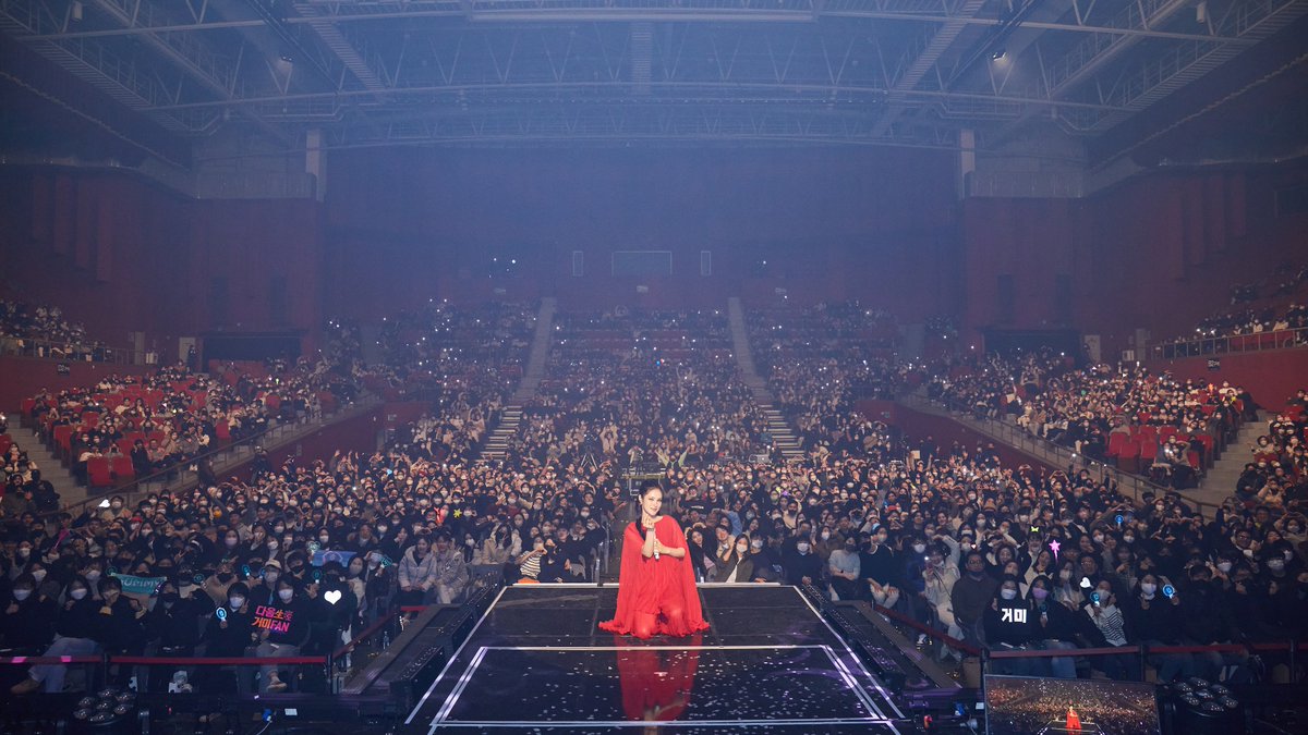 CjesMusic's tweet photo. ๊ฑฐ๋ฏธ 20์ฃผ๋
์ฝ์ํธ #BEORIGIN in ์์ธ
ํ ์์ผ ๊ด๊ฐ๋ถ๋ค๊ณผ ๊ฐ์ด ์ฐ์ ์์คํ ์ฌ์ง ๐ธ
์ฌ๋ฌ๋ถ์ ๋ง์์ ๋์ ํ ๋
ธ๋๋ค๋ก ์ธ์ฌ๋๋ฆฌ๊ฒ ์ต๋๋ค! ๋ด์ผ ๋ ๋ง๋์ ๐
#๊ฑฐ๋ฏธ #gummy
#์จ์ ์ค๋ฎค์ง #cjesmusic https://t.co/yviyC2mqHm