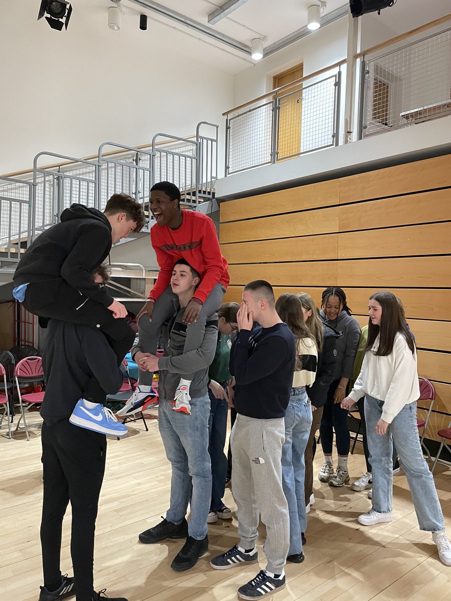Urddieuenctid's tweet photo. Dechrau da i’n Penwythnos Llais Ifanc. #cyfranogi #llaisifanc #gwirfoddoli / Young Voice Weekend #volunteering #takingpart #youngvoice https://t.co/qcIHgiN5j1