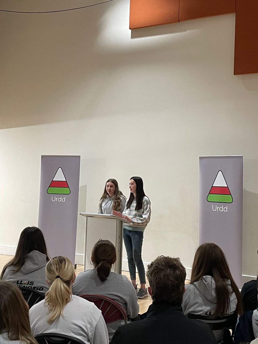 Urddieuenctid's tweet photo. Dechrau da i’n Penwythnos Llais Ifanc. #cyfranogi #llaisifanc #gwirfoddoli / Young Voice Weekend #volunteering #takingpart #youngvoice https://t.co/qcIHgiN5j1