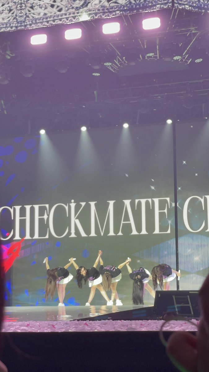 etoilemond's tweet photo. can’t be more thankful🥲💗 #CHECKMATEinJKT https://t.co/Eyd4VjT7gQ
