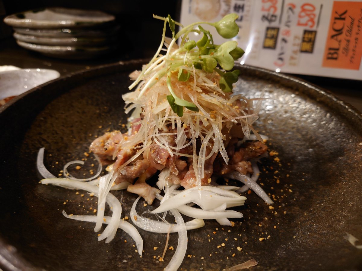 neo_low's tweet photo. 友人に連れられて久しぶりにダーツバー的な盛り上がりの場所へ。みんなダーツ上手だし、フェニ久しぶりに見た気がするし。今日はいい日だ〜😎

※写真はその前に食べたご飯が美味しかったアピールです（こっちが本番 https://t.co/J0dBgo92t0