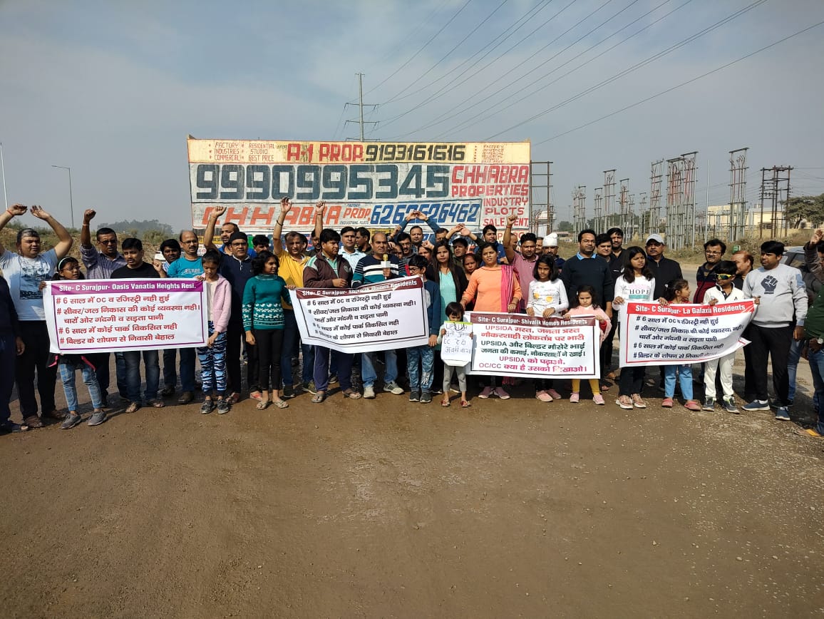 OmdattSharma's tweet photo. @RavindraMoS_IC 
#KabHogiRegistry लोग रजिस्ट्री के लिए सात साल से सड़कों पर खड़े हैं। प्रदर्शन कर रहे हैं कि रजिस्ट्री करो और स्टाम्प ड्यूटी लो। हो‌ सके तो थोड़ा इधर देख लीजिए। https://t.co/T4gUSgopNS