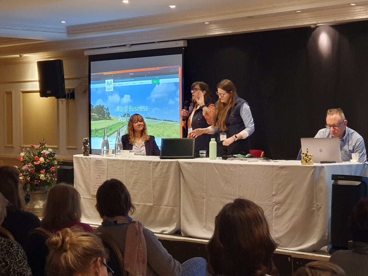 IAgSA_UK's tweet photo. An amazing #conference morning! We've eaten the elephant! ๐Inspiring & engaging speakers - Sally & Alice Wood started with THE TRUNK amazing advice & tips
#Ruralbusinessprofessionals #RuralBusinessAdministration #Farmsecretary #IAgSA #EatingElephants #IAgSAConference https://t.co/TGnNoq5OXZ
