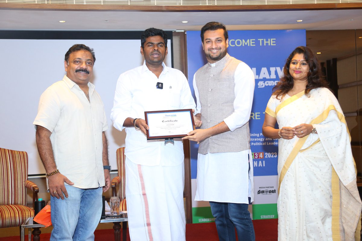 ThalaivaNxt's tweet photo. Thiru. @annamalai_k  distributing Programme Certificates to the Thalaivas and Thalaivis. 
@aspireswami 
#thalaivanxt #tamilnadu #tamilnadupolitics #tamilnadu_politics #leaderstamilnadu #political #politicalparty #politicsnationwide #politicsmadesimple https://t.co/yP0BzwWRFD