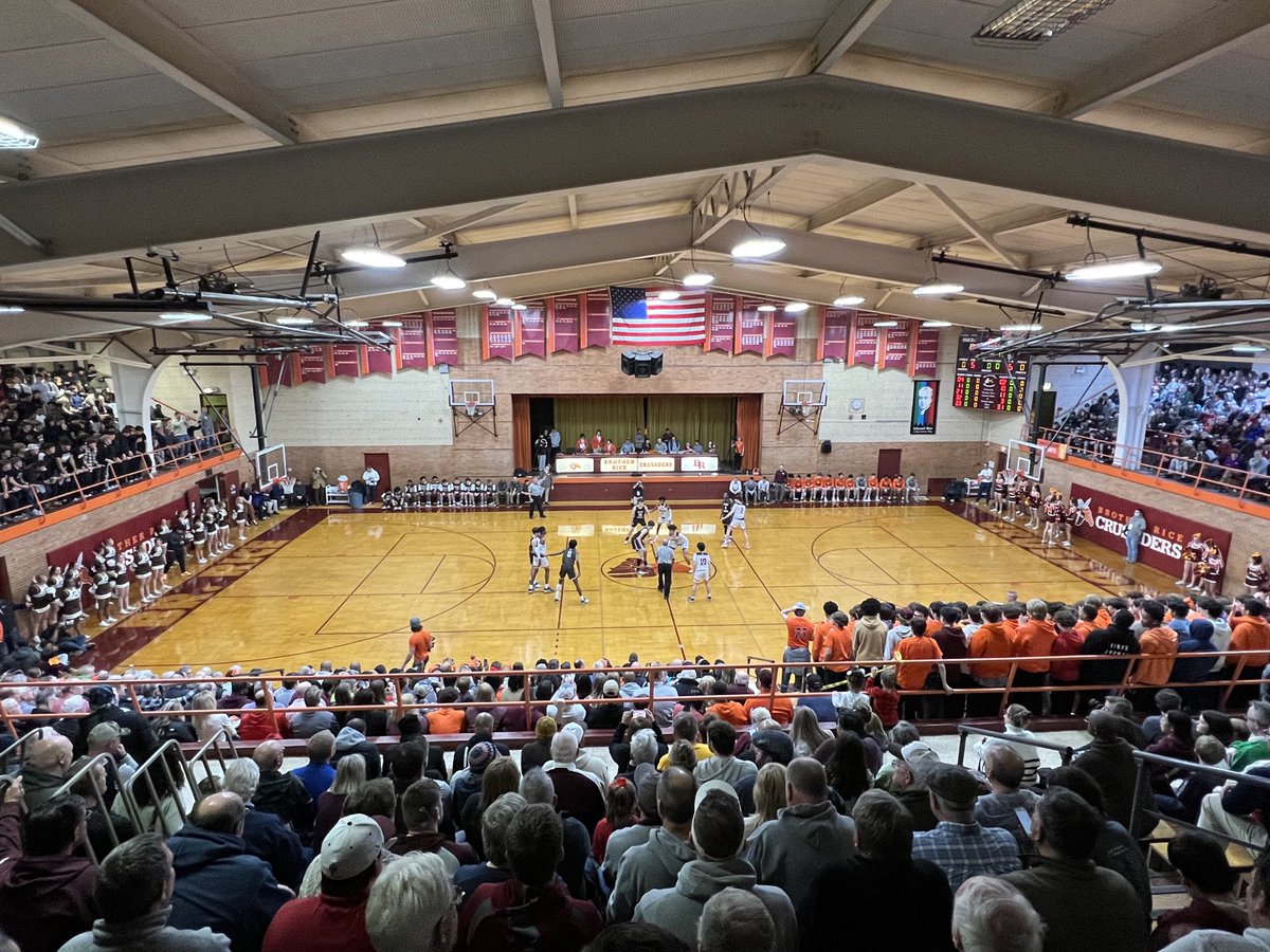 KevinJMcShane's tweet photo. Brother Rice vs Mount Carmel inside the Chicago Catholic League https://t.co/YWk1V95w3n