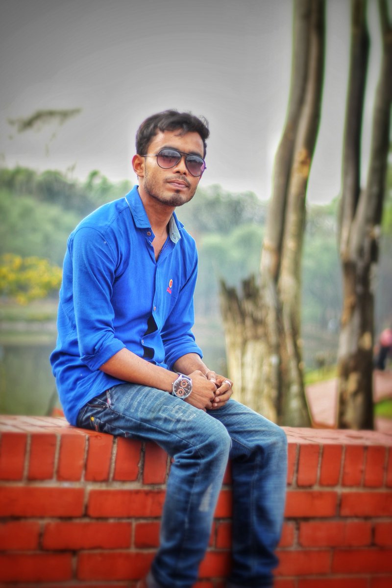 স্বপ্ন যতটাই রঙিন ;🙂🥀
বাস্তব ততটাই সাদাকালো ।🍁🥀