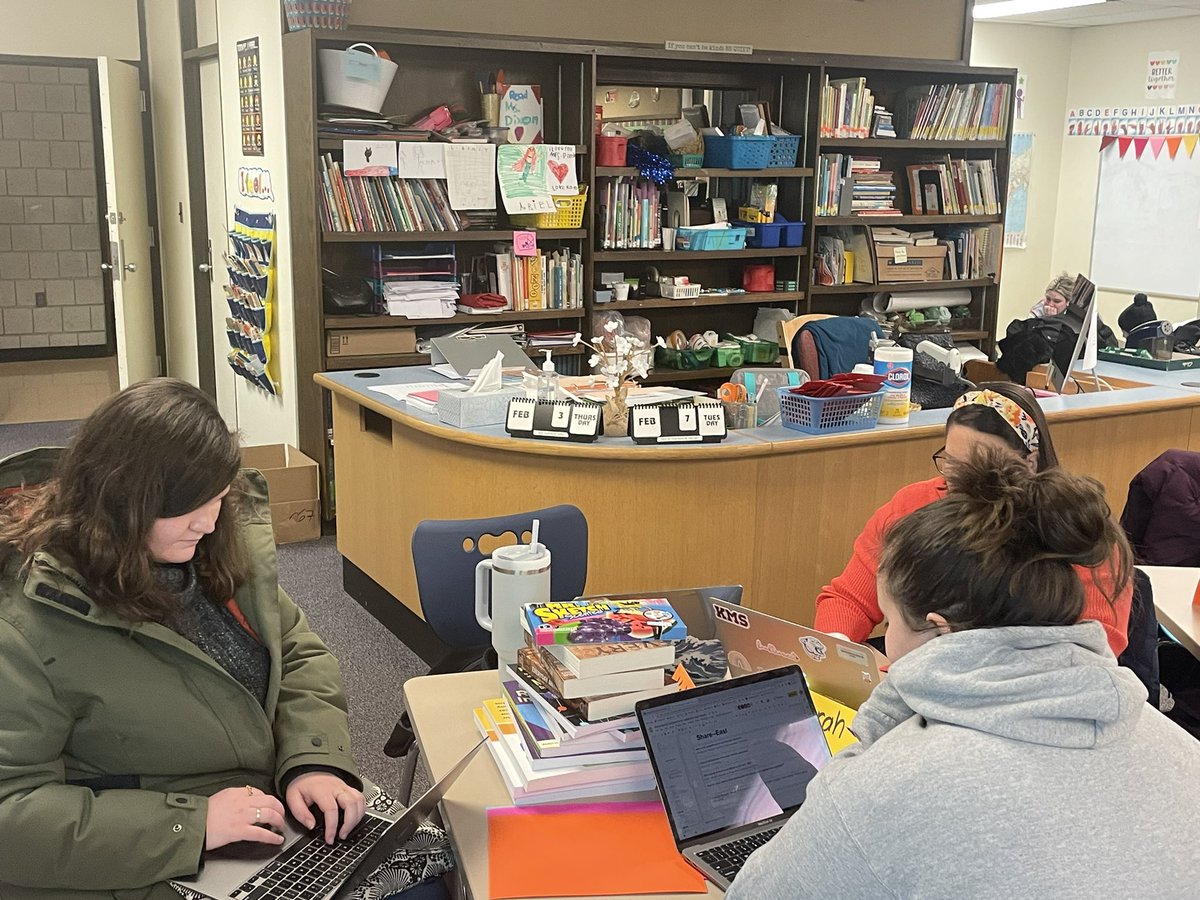 SBalboni1222's tweet photo. It might be a Saturday and below zero but that didn’t stop these educators from braving the cold to engage in learning today. #NatickTLI @annapnolin @natickps https://t.co/idYuZlrAAa