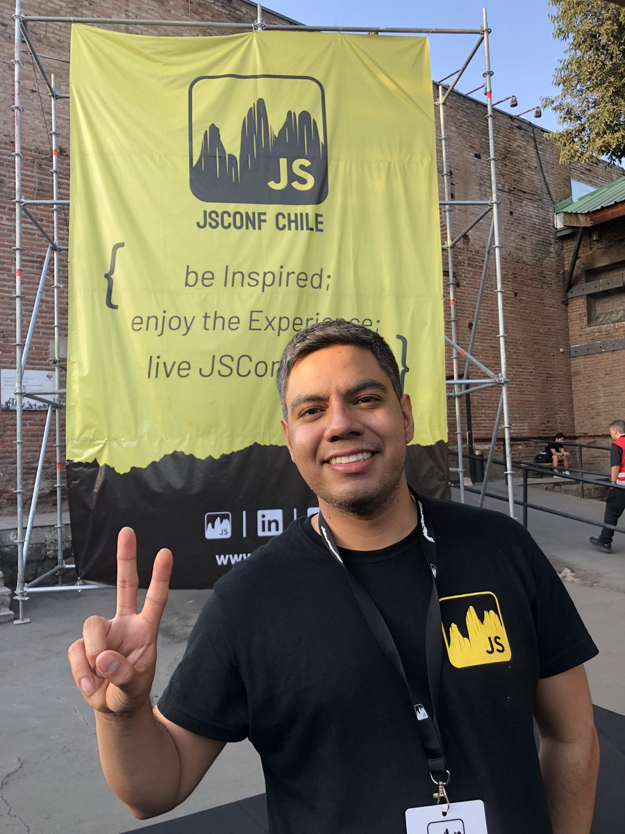 lporras16's tweet image. Empezando con nuestros workshops de @jsconfcl, la primera charla por @tpiros está súper buena . Thanks @cloudinary #jsconfcl