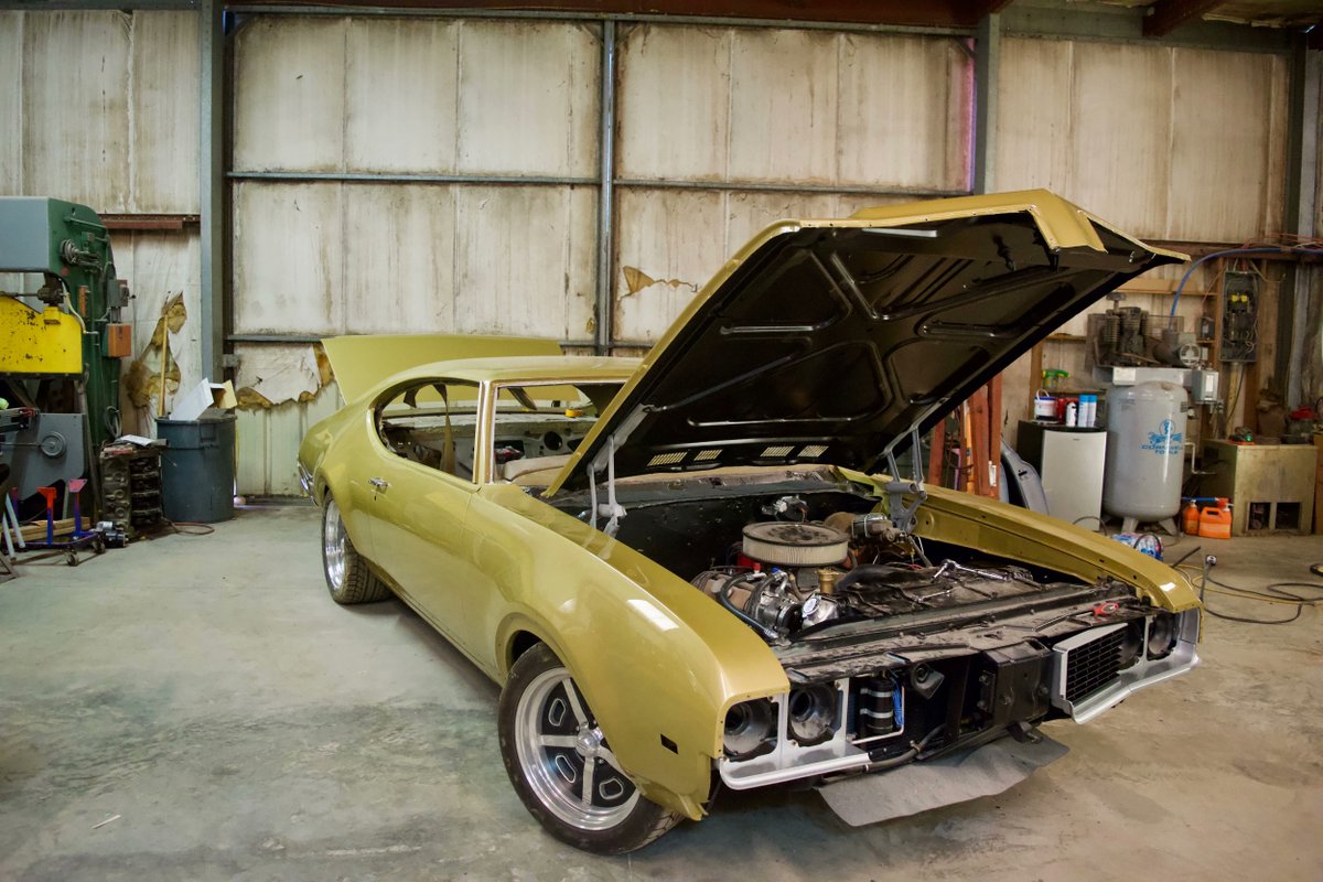 A little '69 Cutlass flashback! #sparkburnhotrods #cutlass #hotrods #streetart #Classic #cars #classiccars #hotrodshop