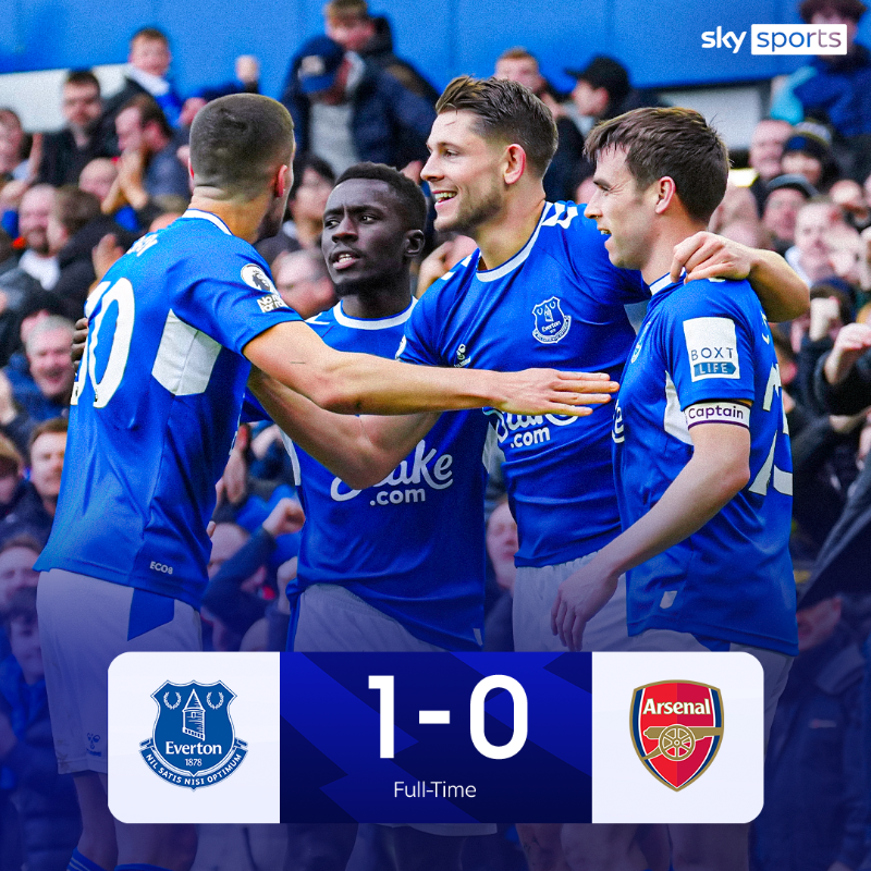 SkySportsPL's tweet photo. Everton move OUT of the relegation zone 🔵
Arsenal lose for just the second time this season 🔴
