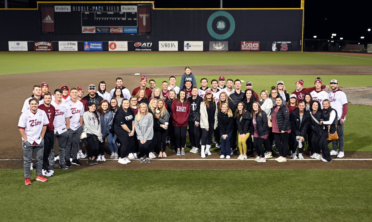 TroyTrojansBSB's tweet photo. A fun-filled night ✅

We had a great time at our first women's clinic! Thank you to everyone who came out.

#LadiesOfTroy 🛡️ | #OneTROY⚔️⚾️ https://t.co/VwJvL7Jlz3