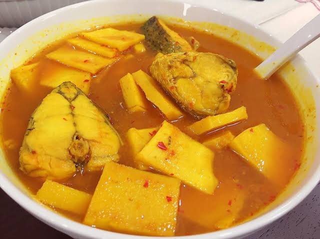 ในฐานะเด็กใต้ เห็นแท็กแล้วเจ็บหัวใจ เอาอะไรมาไม่อร่อยคุณไปกินที่ไหนมาาา ได้ลองแกงส้มที่ใต้แบบใต้แท้ๆยัง เราเสียใจนะน้องอร่อยที่สุดดด ถึงกินทุกวันก็ไม่มีวันเบื่อรับประกัน กินมา20กว่าปีแล้ววว  #saveแกงส้ม