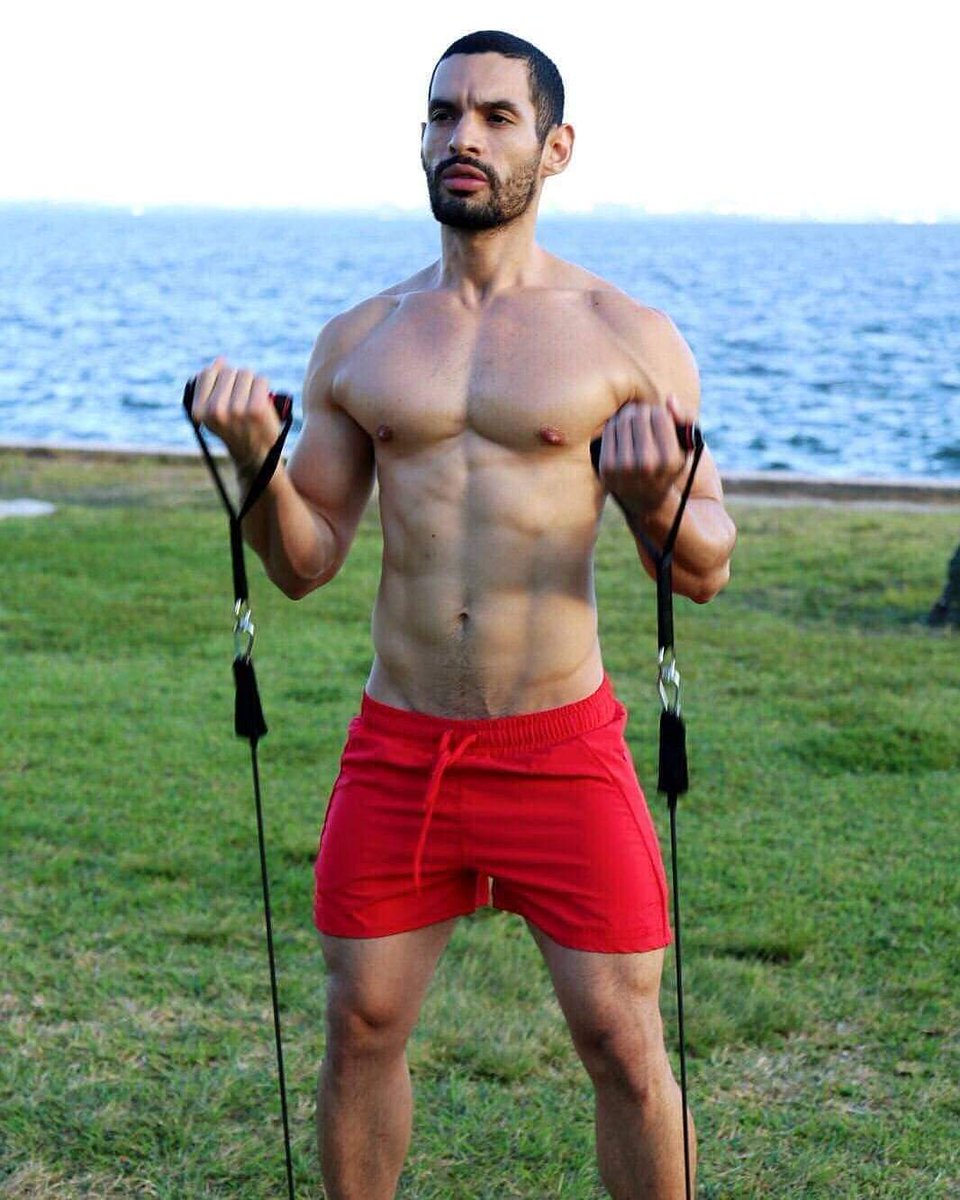 AlmarzaEnder's tweet photo. Personal Trainer https://t.co/UoeHmS0fuw