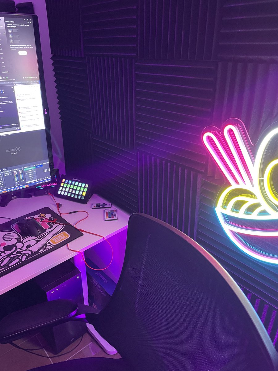 heyimzed on Twitter "my little corner of the world at night time (there’s no windows in here