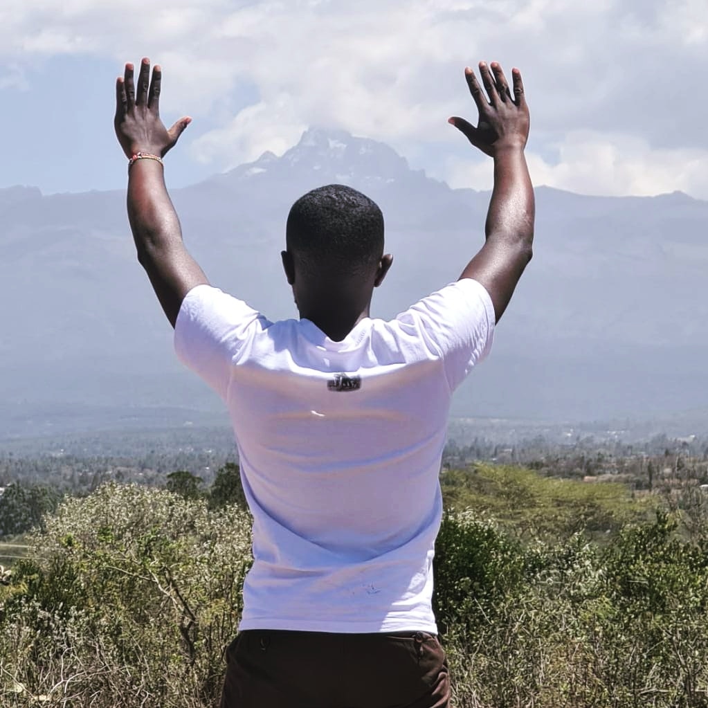 mugwe_kinyua's tweet photo. Communicating direct with mwene nyaga; He can save us from the slavery of alcohol, poverty and diseases.
He can save us from hunger and drought.
#FacingMtKenya
#LovePeaceAndUnity https://t.co/Wm6hgs6tVv