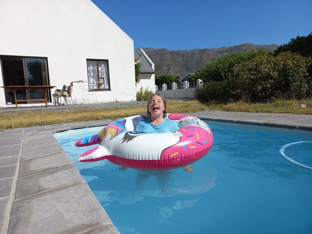 craiglotter's tweet image. Unicorn donut. #summertime #poolfloatie #swimmingpool #swimming #bickleyhouse #gordonsbay #helderberg #southafrica #anexploringsouthafrican instagr.am/p/CoPn4O7KLza/