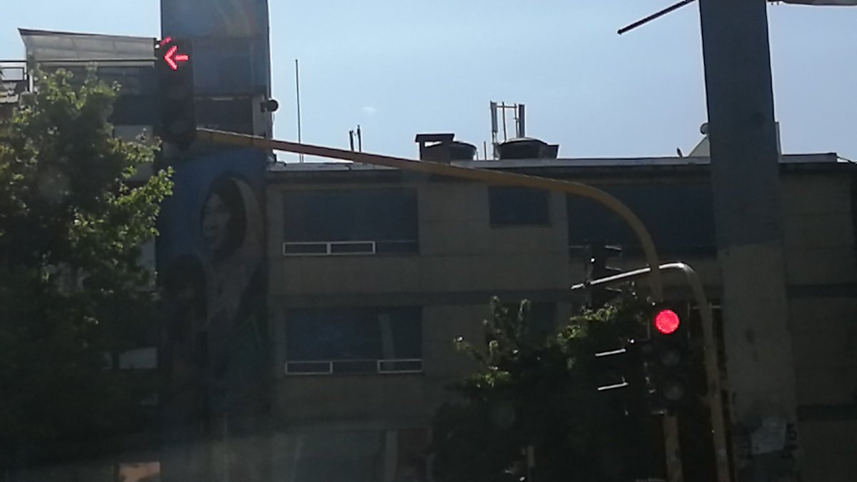 MaJoGaMeCa's tweet photo. Moverse en Bogotá es difícil y además los semáforos no ayudan! 

@SectorMovilidad semaforo se la 82 con 15 se quedó en rojo congelado 🥶 https://t.co/dal8BJnZUg
