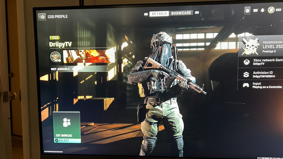 servfimgg's tweet photo. Here I am, clearly online playing @CallofDuty @Activision @ATVIAssist but it says I’m offline and my friends can’t join or invite me. What a garbage game https://t.co/hgs1PxjlgC