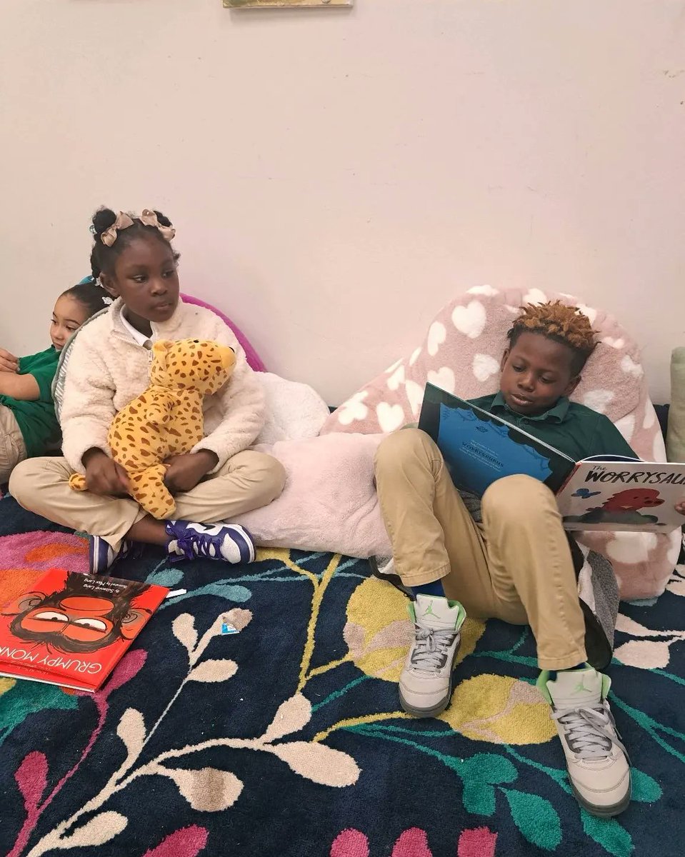 loopitupsav's tweet photo. We have SO many wonderful books in the Mindfulness Library! Did you know that each unit of our Mindfulness Zone program is based on a different children's book? It's a special treat to sit down and read! 🤗📚💚🙌🏾 #MindfulnessZone  #GetGeorgiaReading @AnnLPGA @ShumanScholars https://t.co/yGYyTLUG6M