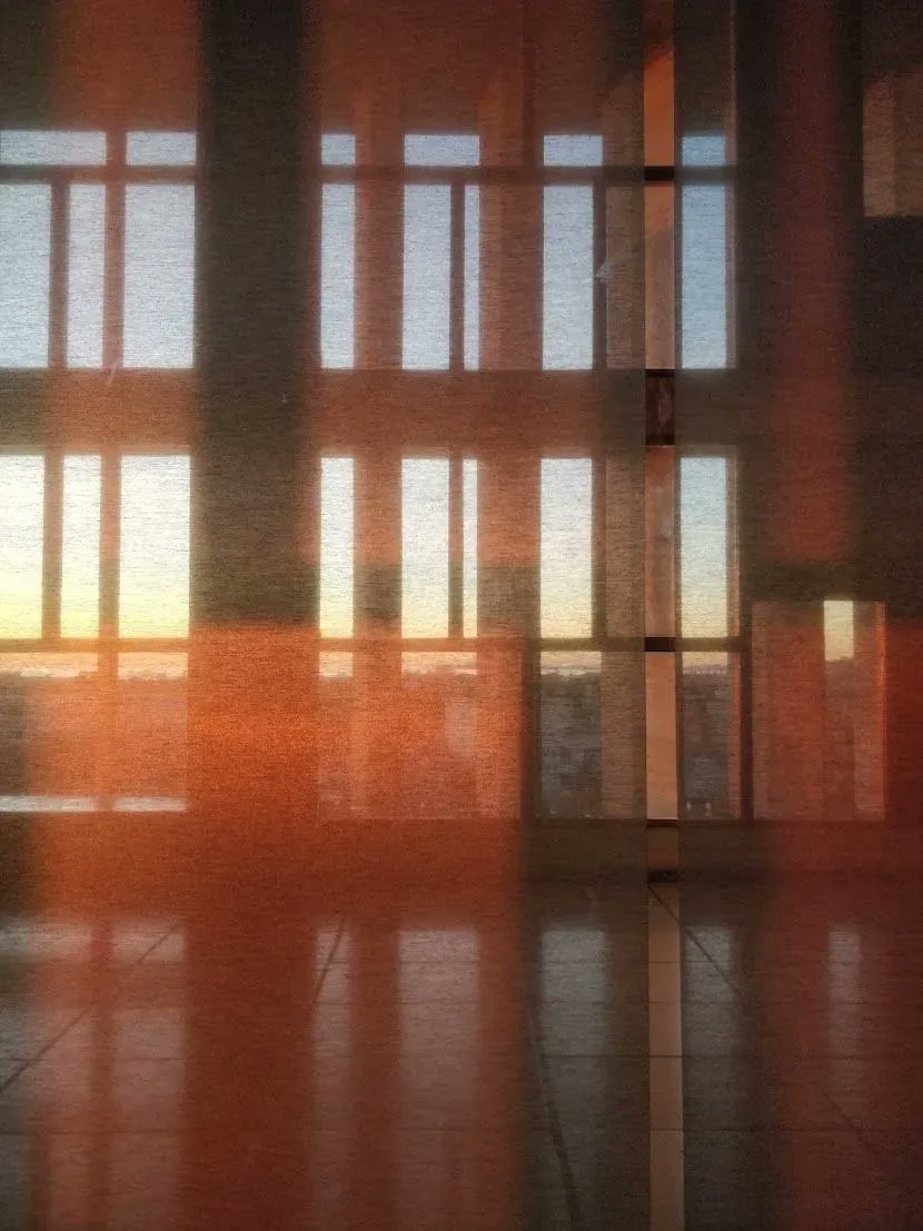 many recent chats w/ people thinking of moving to marseille led me to think about why Things That Grow Very Fast tend not to grow for very long, and how hype strangles good reasons for growth 

(this generalises beyond marseille and cities) 

vaughntan.org/slowing-down