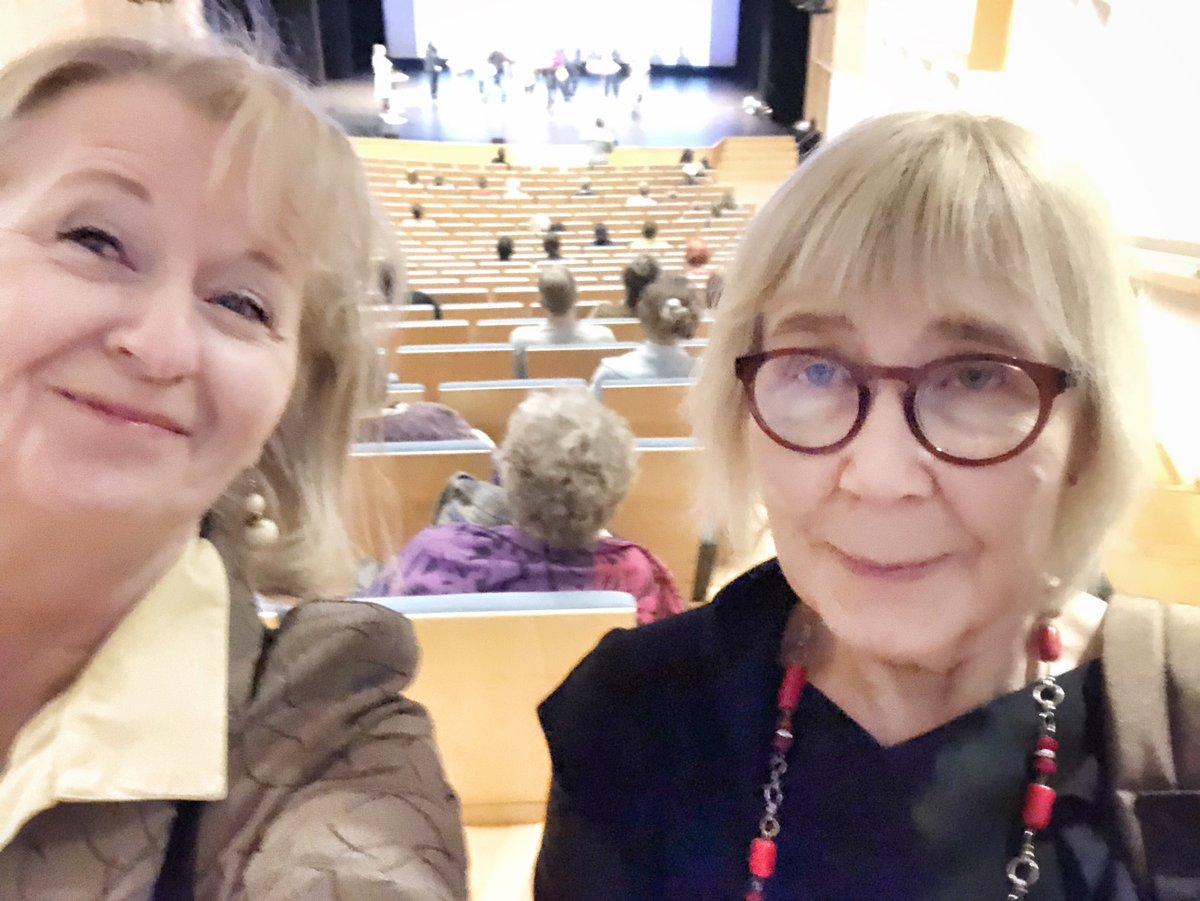 👍 Tervetuloa mukaan toimintaan! 
Tänään olimme puhumassa #järvenpäätalo’lla kestävän elämäntavan messuilla <a href="/PunainenRisti/">Suomen Punainen Risti</a> ilmastovaikuttajien toiminnasta. #kestävänelämäntavanmessut <a href="/JarvenpaanKaup/">Järvenpään kaupunki</a> <a href="/lailabrocker/">Laila Bröcker</a> 
#kestävätulevaisuus