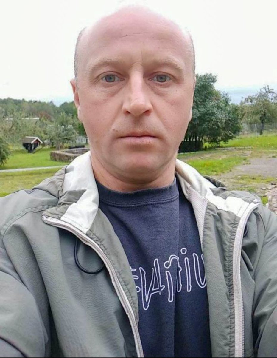 fpetitAN's tweet photo. 1️⃣4️⃣3️⃣2️⃣prisonniers politiques actuellement au Bélarus. Ne les oublions pas.

Un jour, un visage, un parcours ⚪️🔴⚪️

Aujourd’hui, Ihar Adamenkau, détenu depuis le 16 juillet 2021 car il a osé s’opposer pacifiquement au régime criminel de Lukashenka. Une vie brisée❗️👇🏻 https://t.co/zIzPrGI0vk