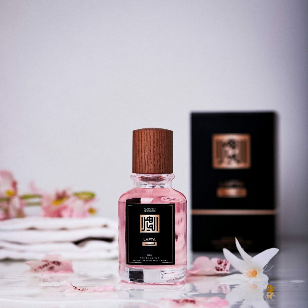 #الهلال_الوداد_المغربي
عطر لفتا
عرض الموسم
180 ر.س
عطر لفتا من سلسلة عطور الماهر.
عطر نسائي 50ml صنع في البحرين.
عطر الجاذبية والأناقة يأسر حواس كل من حولك.
تتشابك التركيبة بكل حواسك .
يمتلك عطر لفتا مزيجًا فاخرا من النوتات المائية الرائعة في مقدمته ، مع بعض من الليمون
